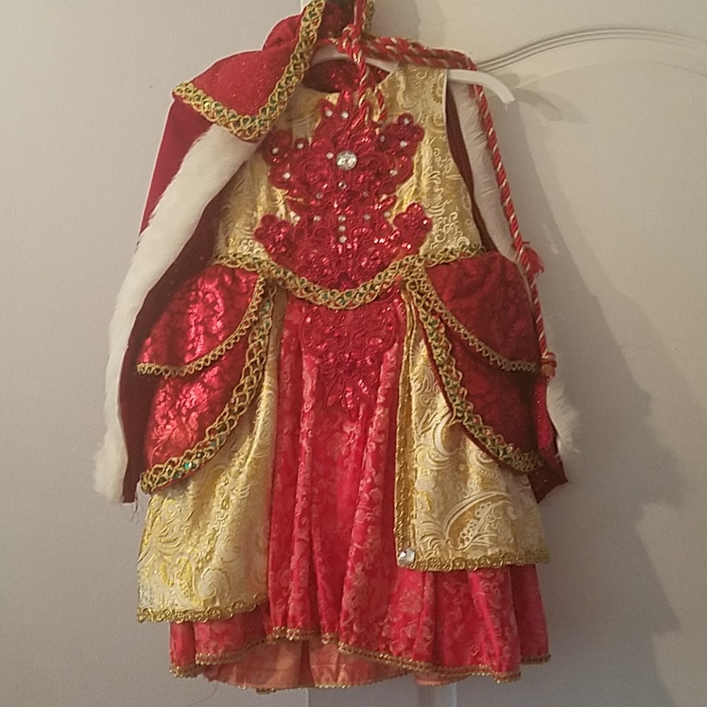Size 4-5 girls princess gown and cape